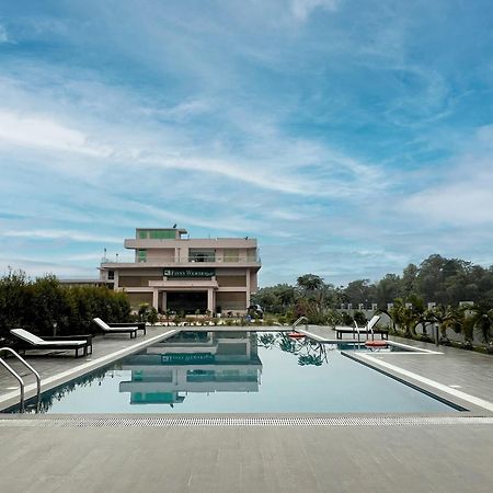 Finn'S Weaver Resort, Kāziranga 外观 照片