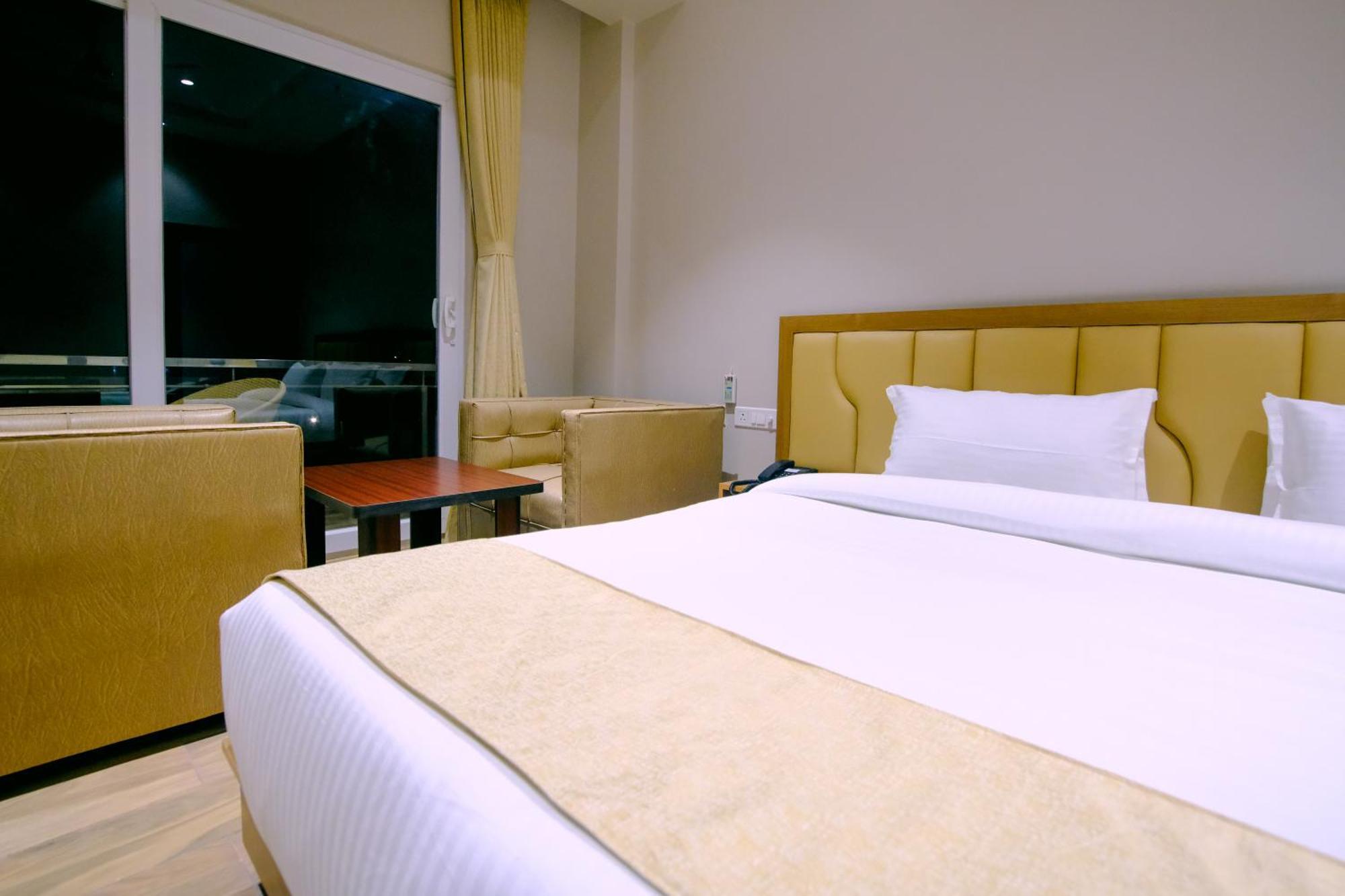 Finn'S Weaver Resort, Kāziranga 外观 照片