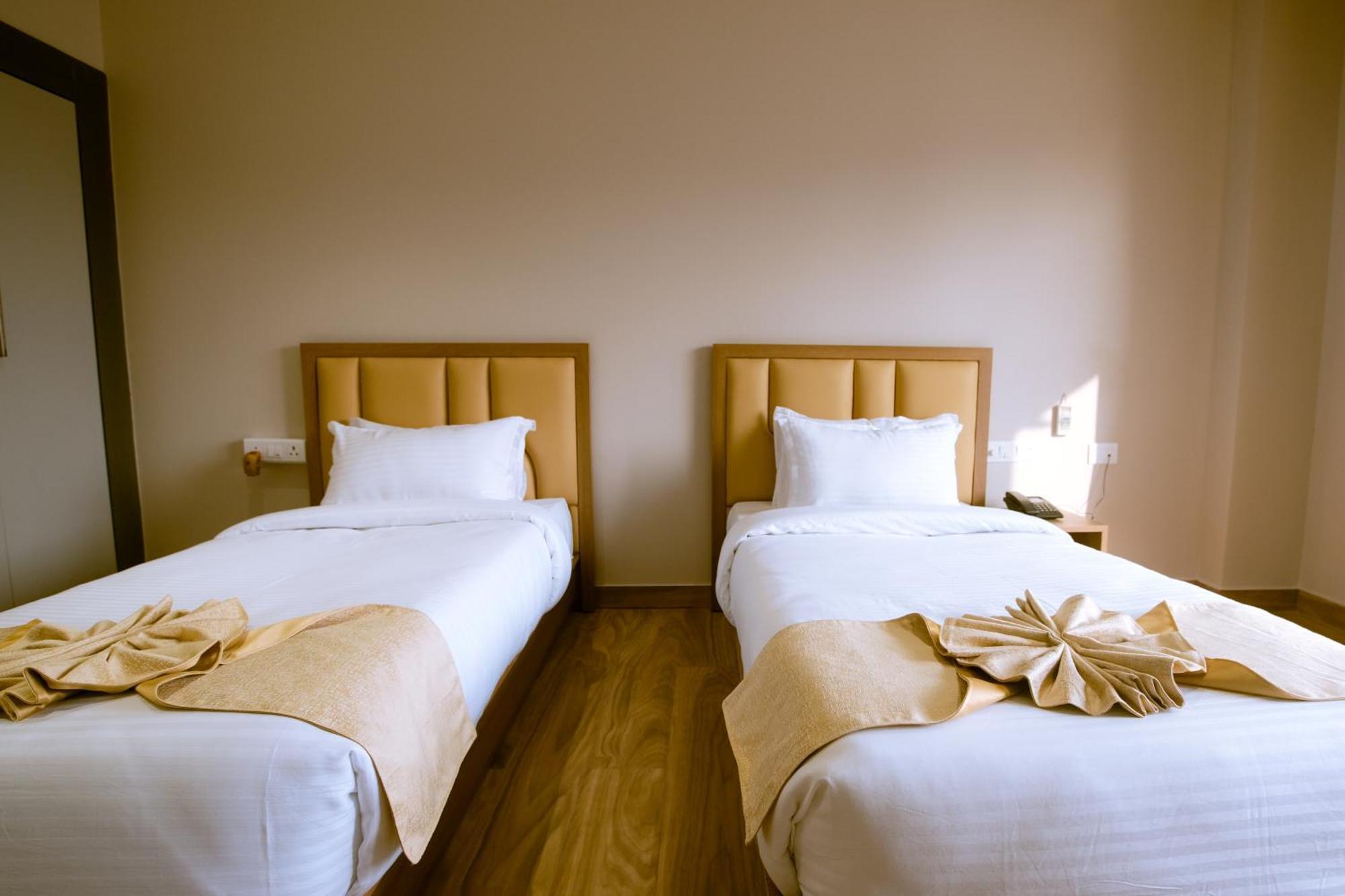 Finn'S Weaver Resort, Kāziranga 外观 照片