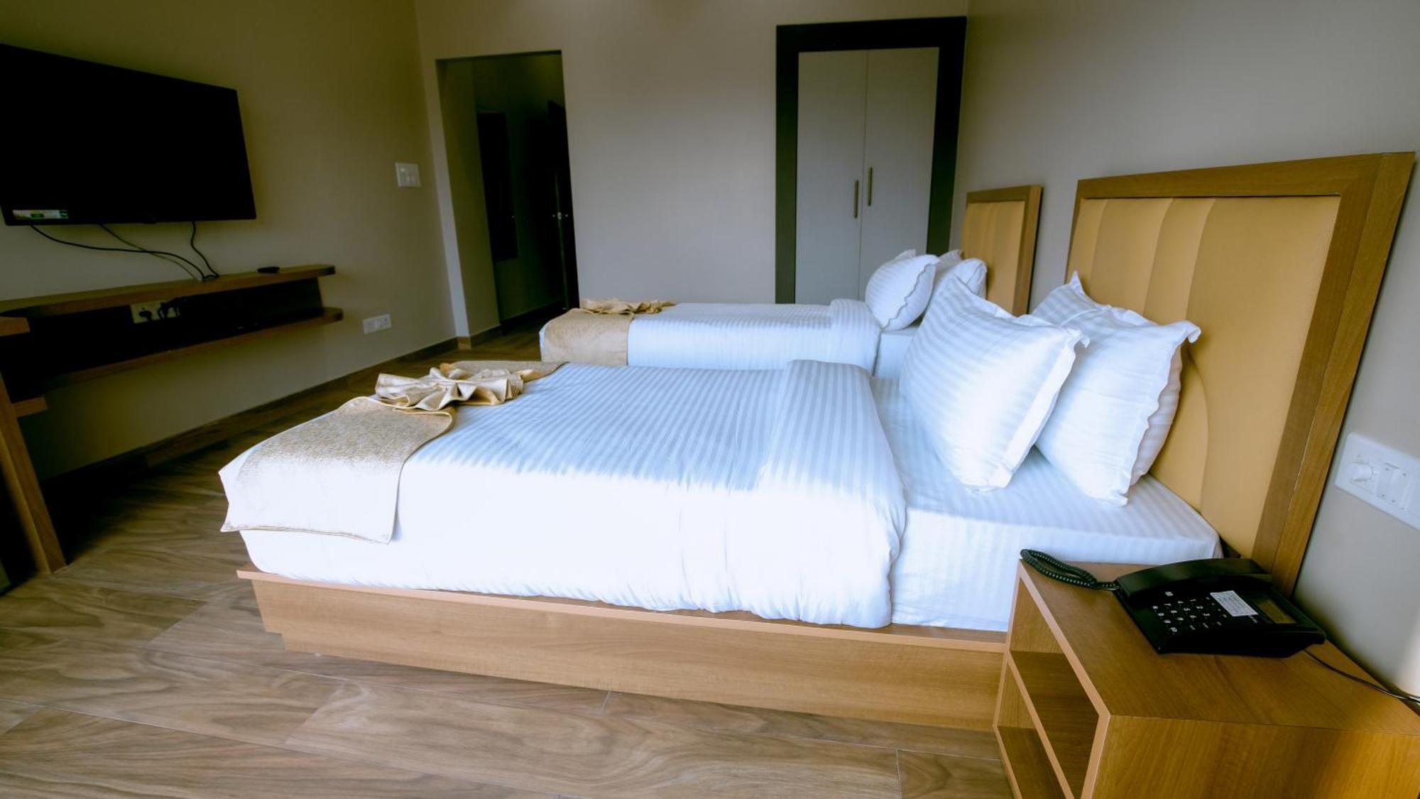 Finn'S Weaver Resort, Kāziranga 外观 照片