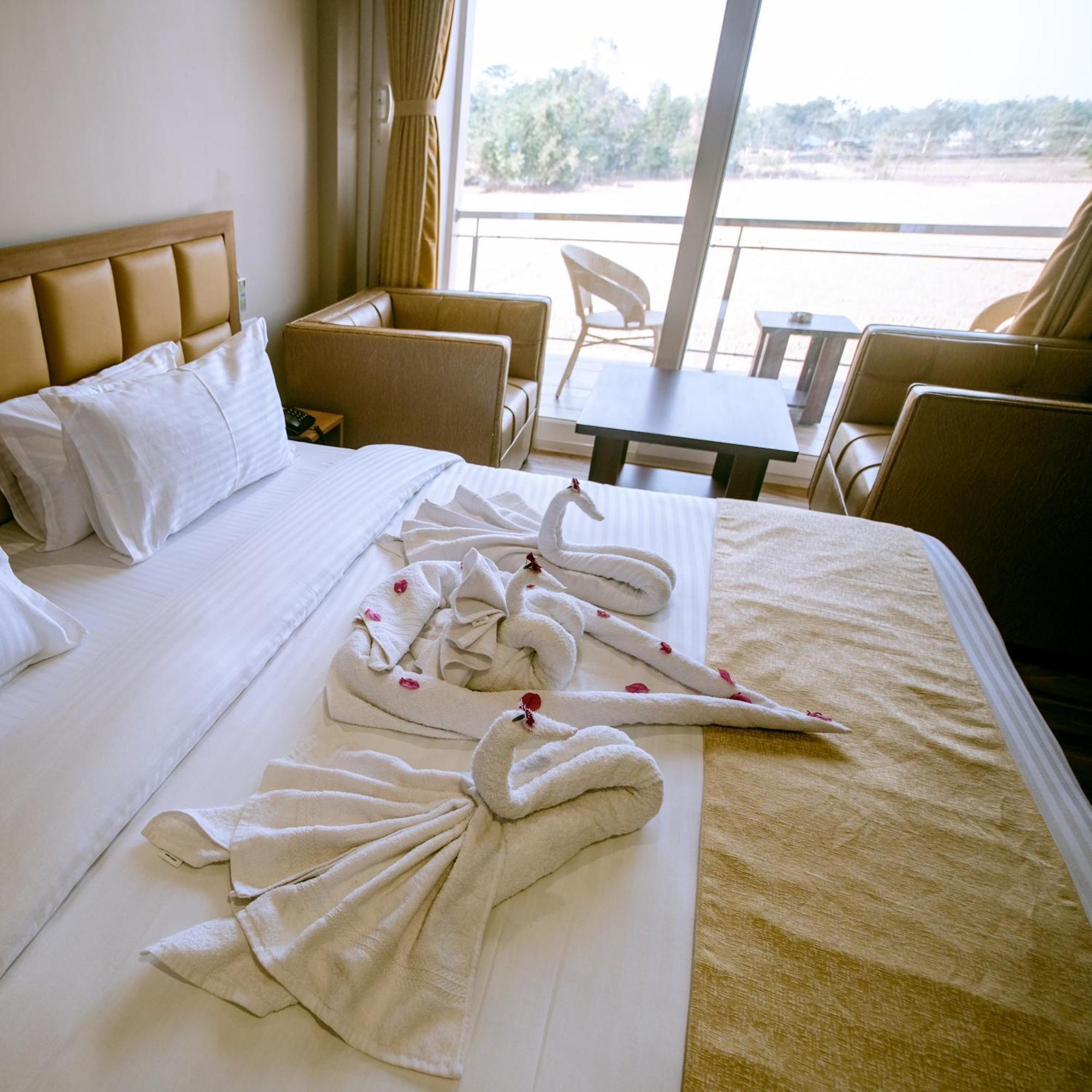 Finn'S Weaver Resort, Kāziranga 外观 照片