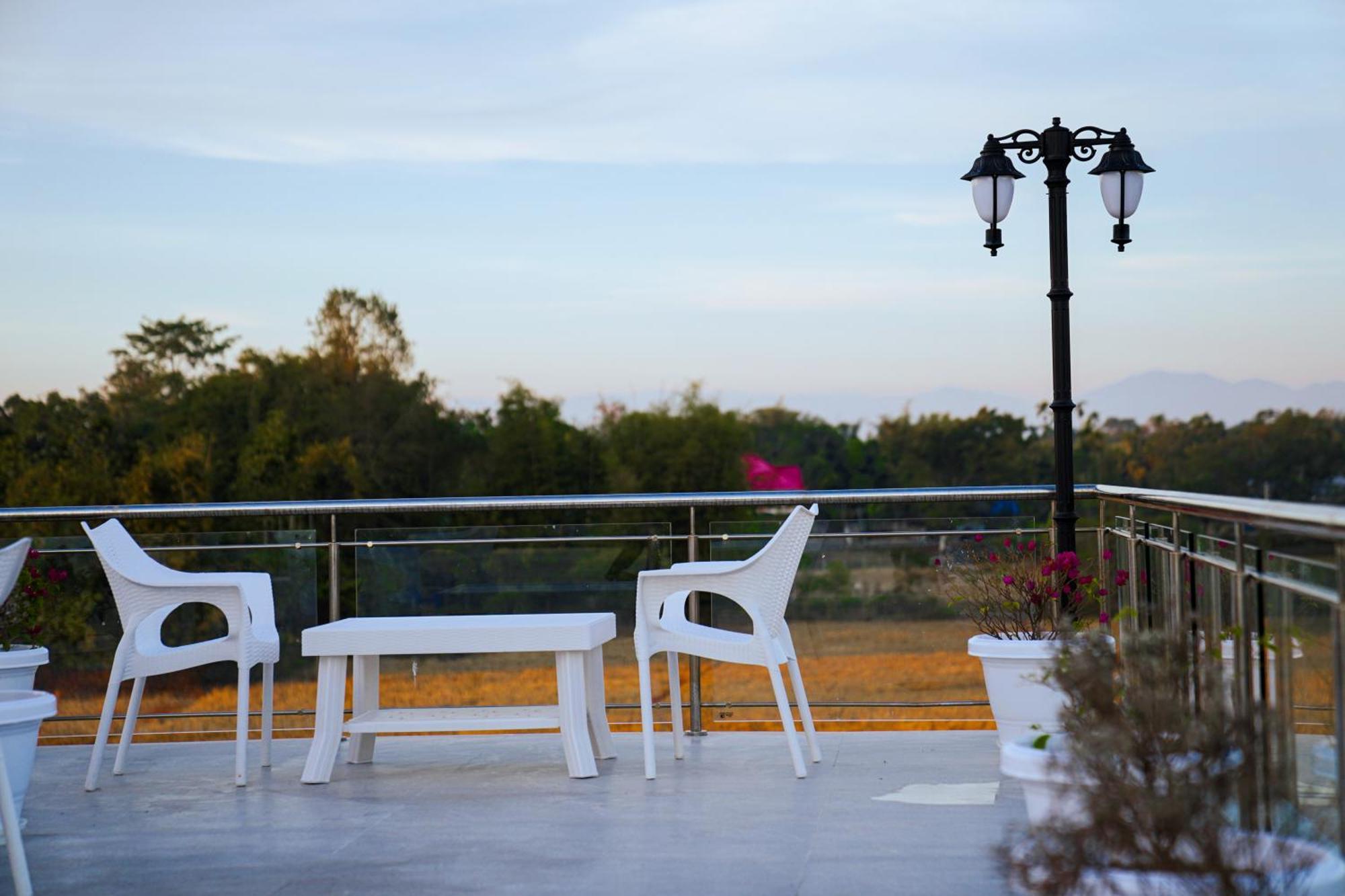 Finn'S Weaver Resort, Kāziranga 外观 照片