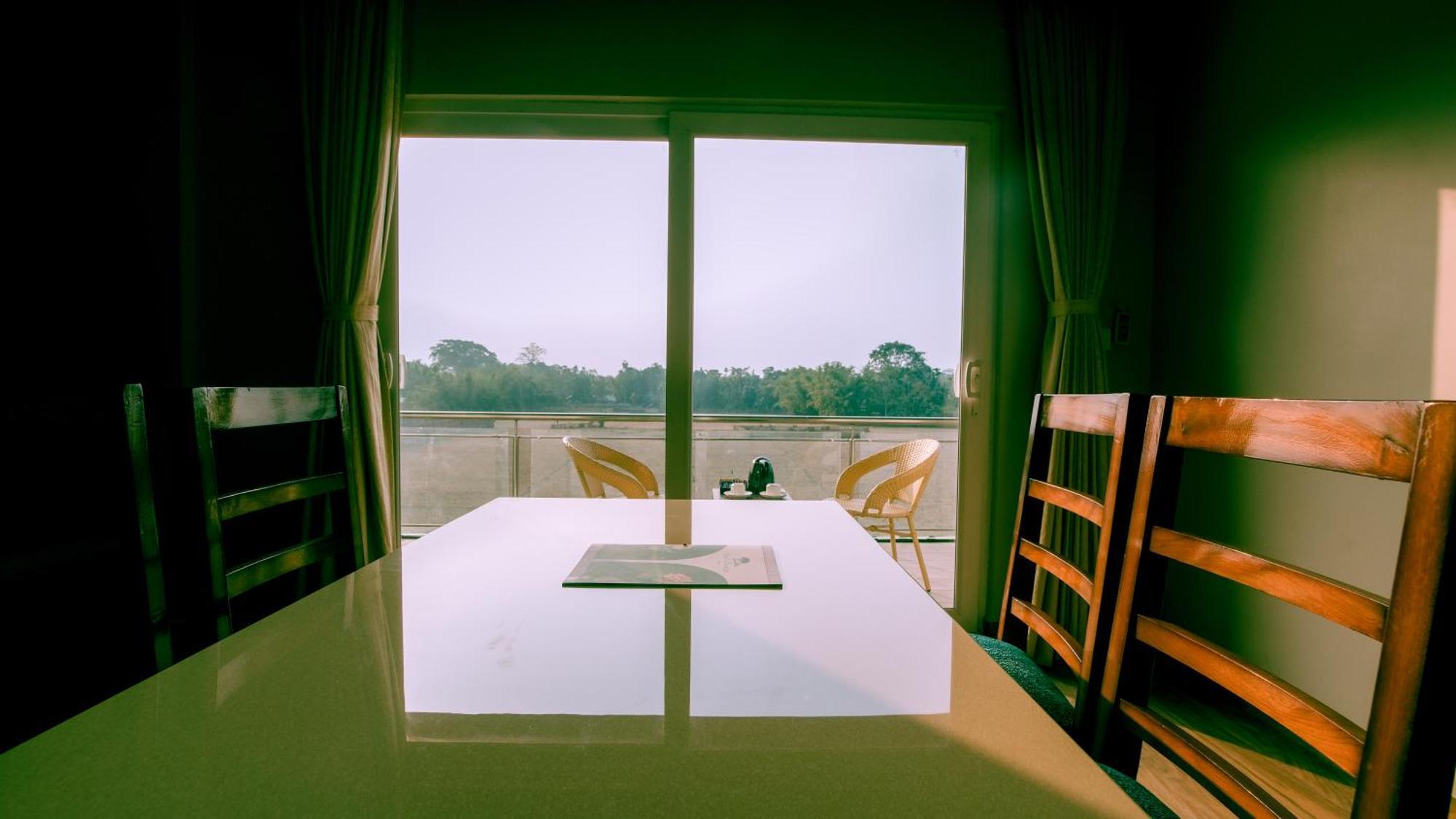 Finn'S Weaver Resort, Kāziranga 外观 照片