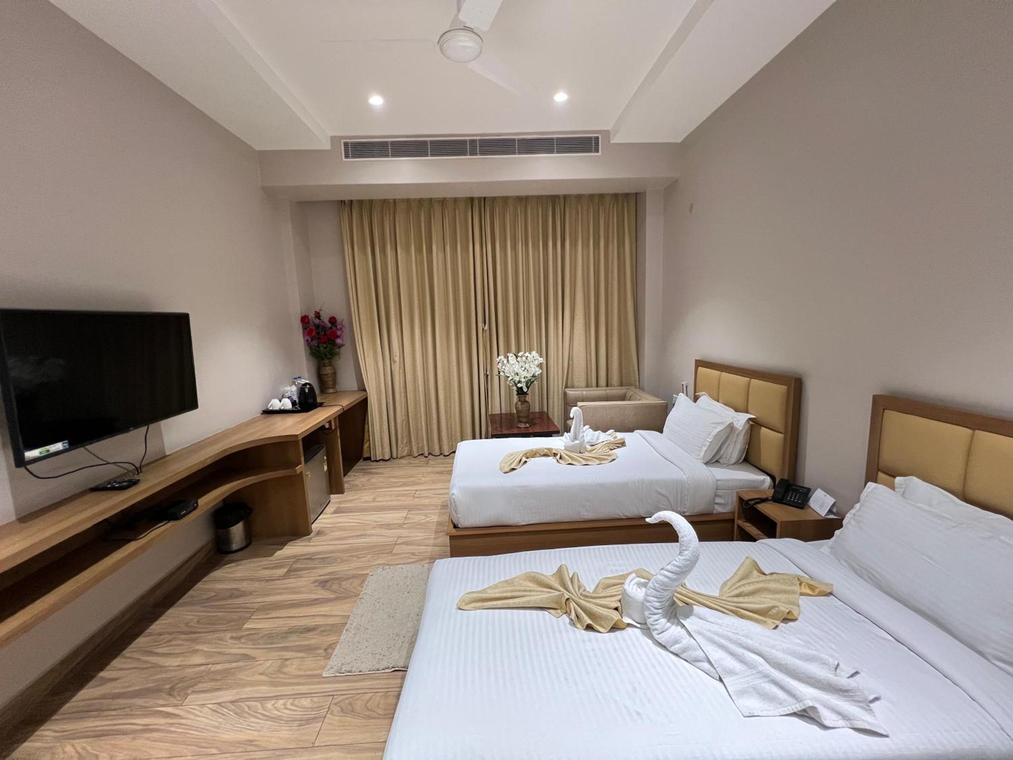 Finn'S Weaver Resort, Kāziranga 外观 照片