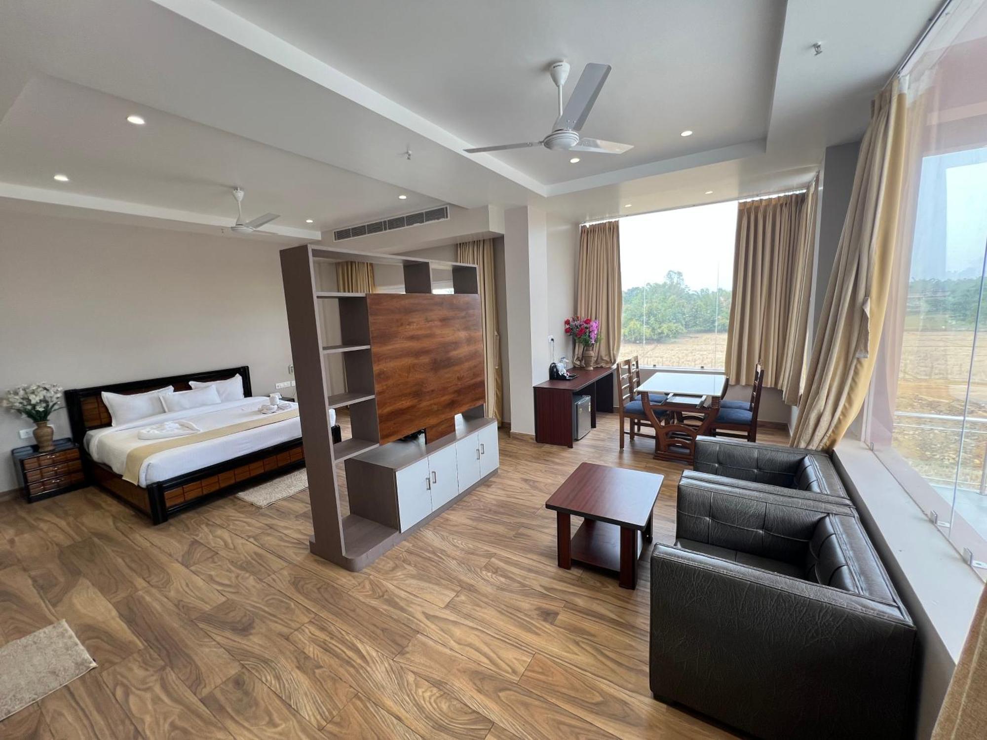 Finn'S Weaver Resort, Kāziranga 外观 照片